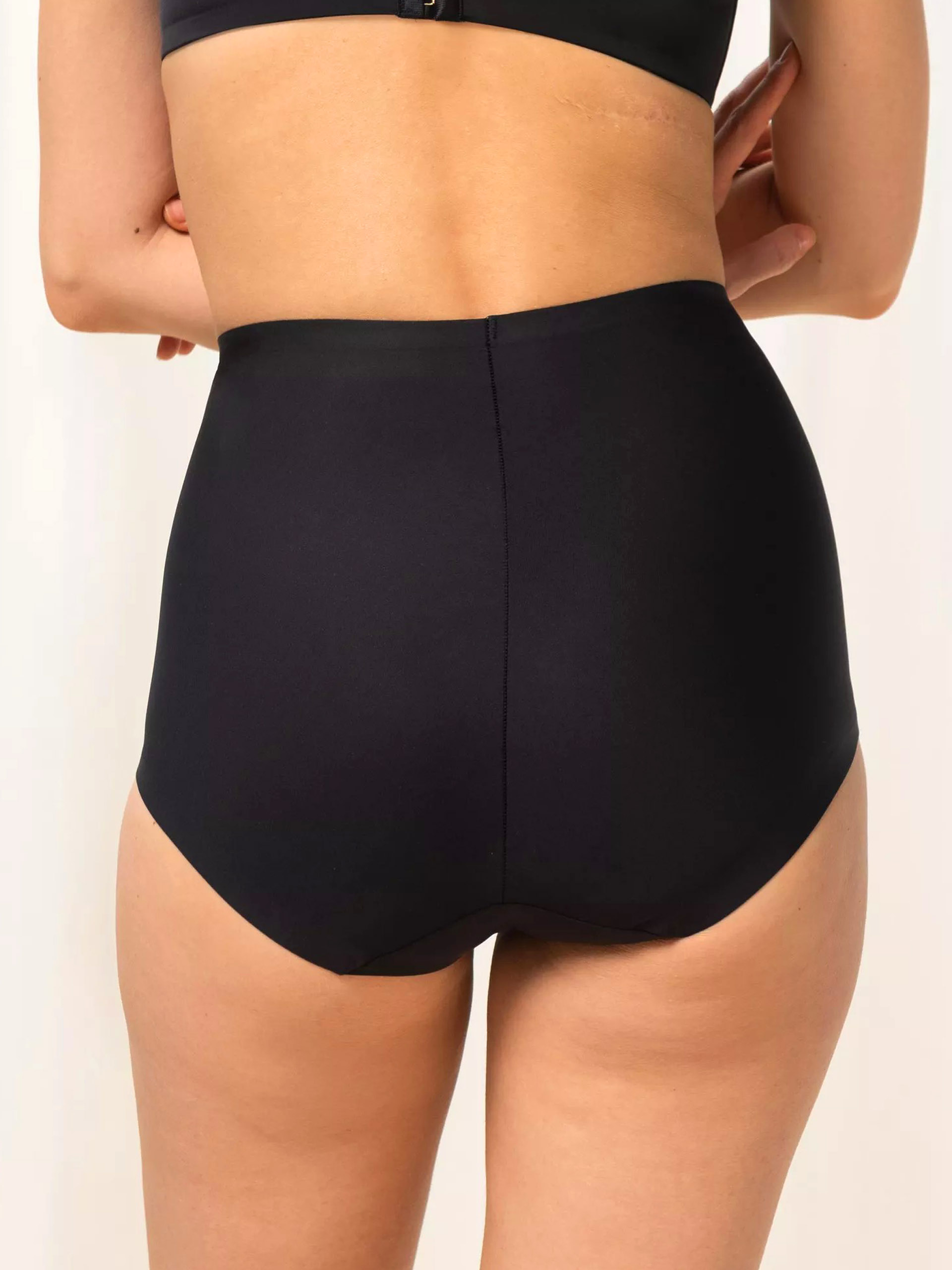 BRIEFS TRIUMPH MEDIUM SHAPING SERIES HIGHWAIST PANTY