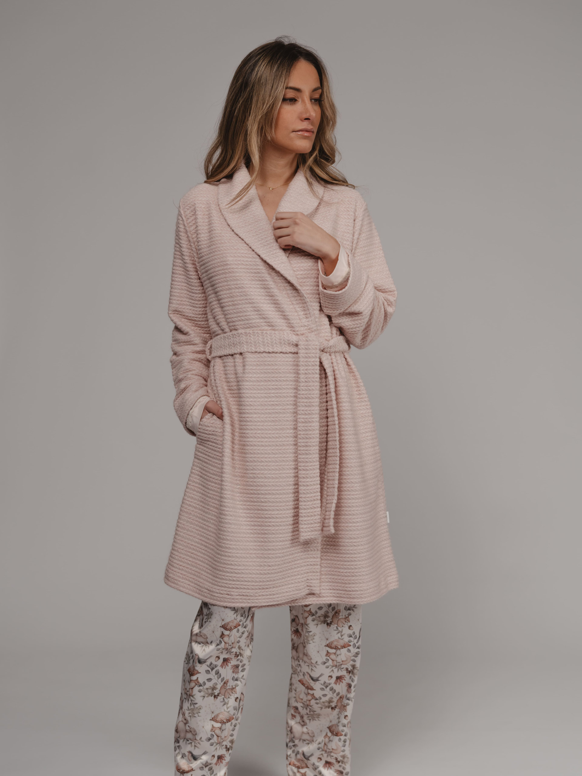 BATA DE MUJER LANGIARTE BY MIRA 9012MW