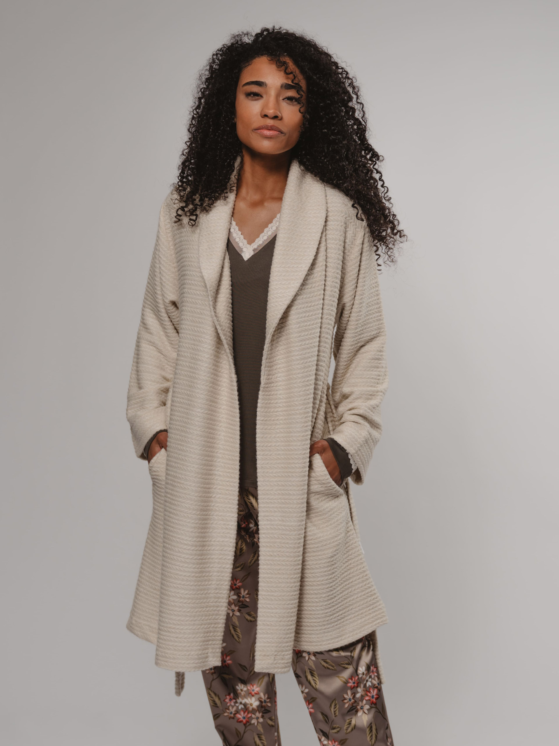 BATA DE MUJER LANGIARTE BY MIRA 9012MW