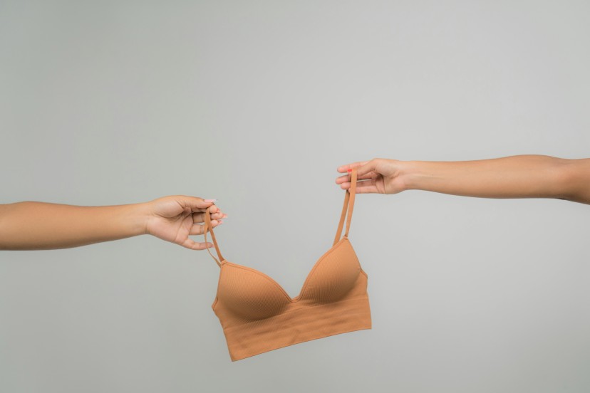 How to wear a bra correctly?