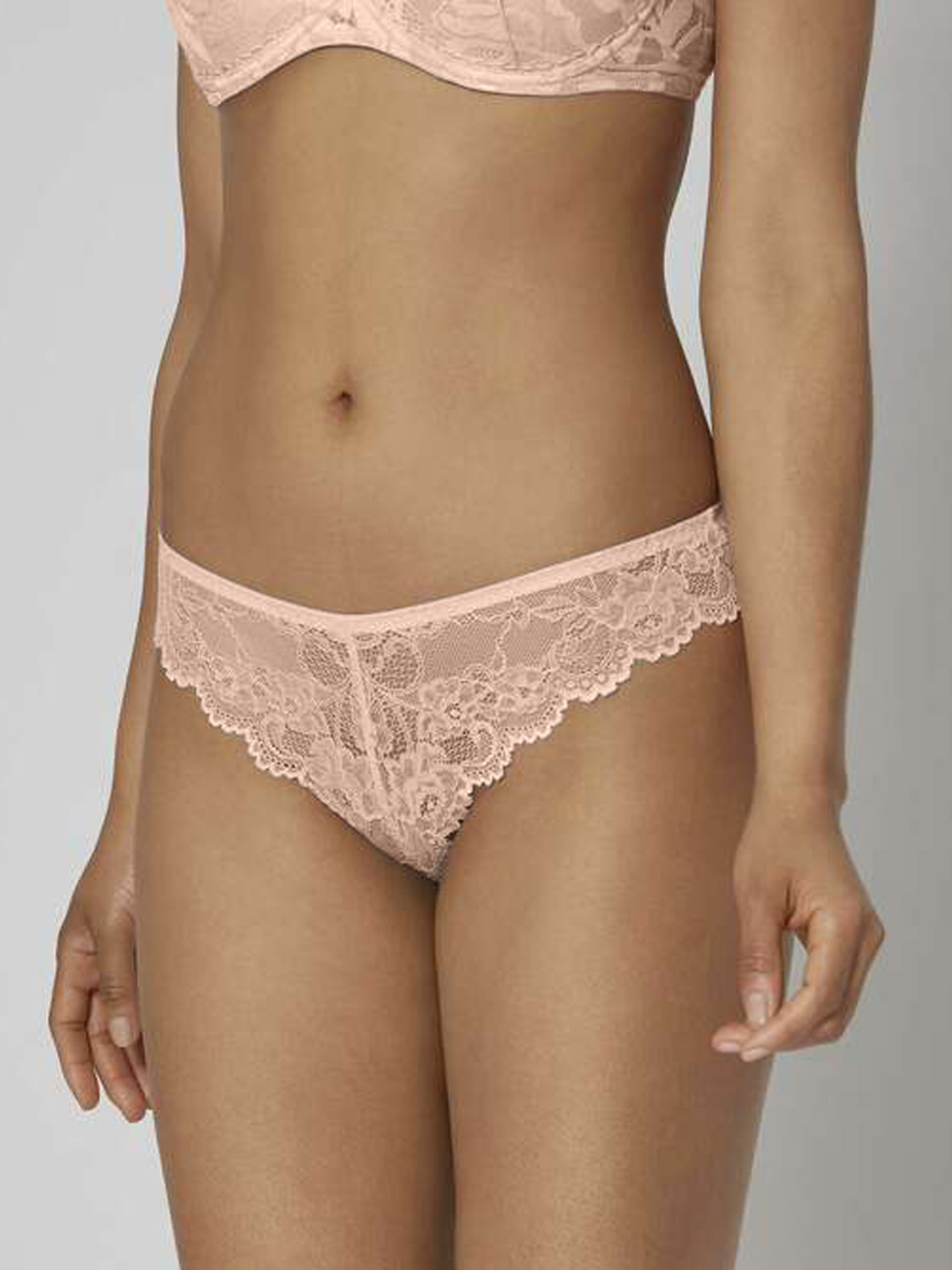 CUECA TRIUMPH TEMPTING LACE BRAZILIAN STRING