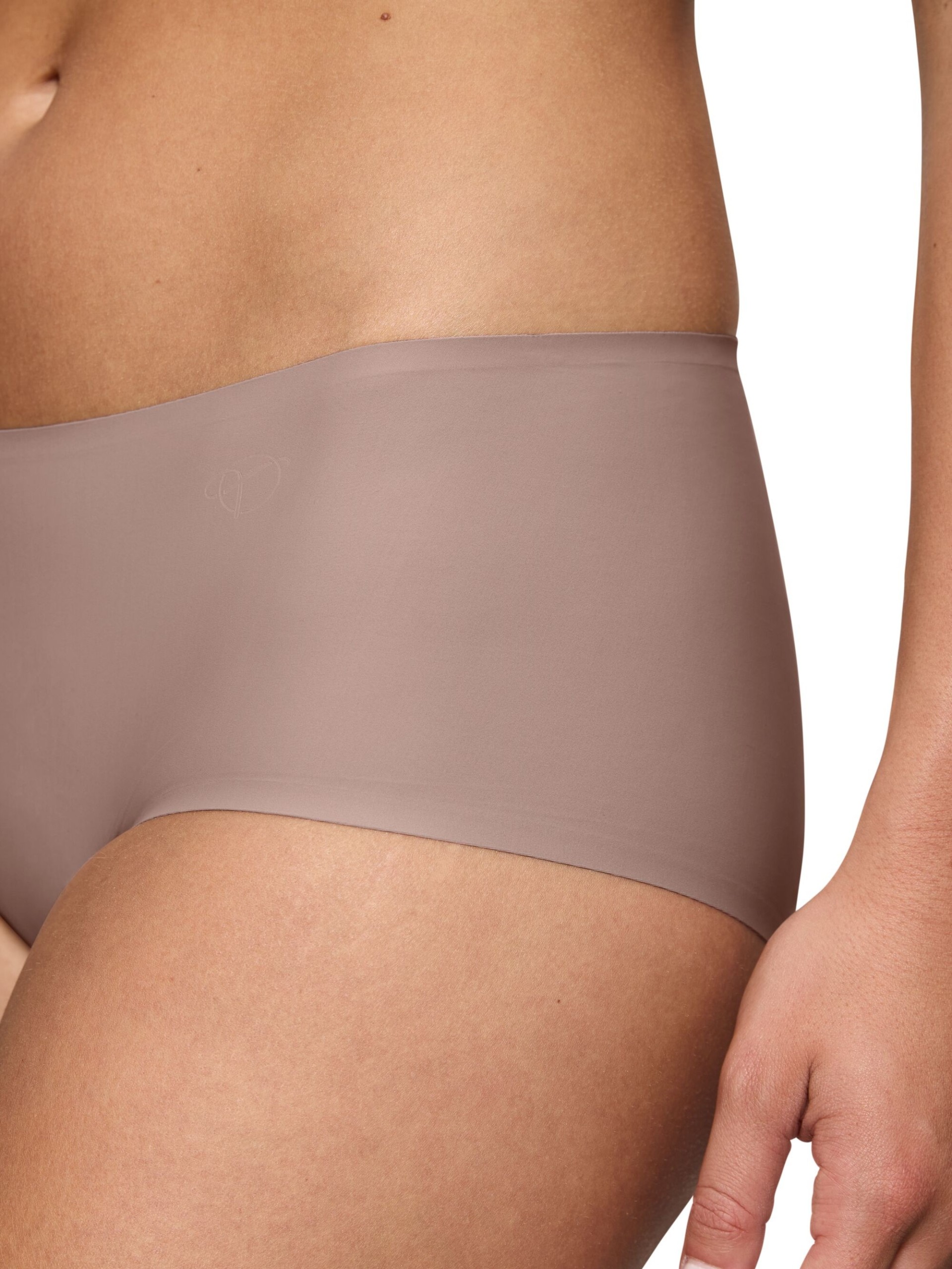 CUECA TRIUMPH BODY MAKE-UP ILLUSION SHORTY