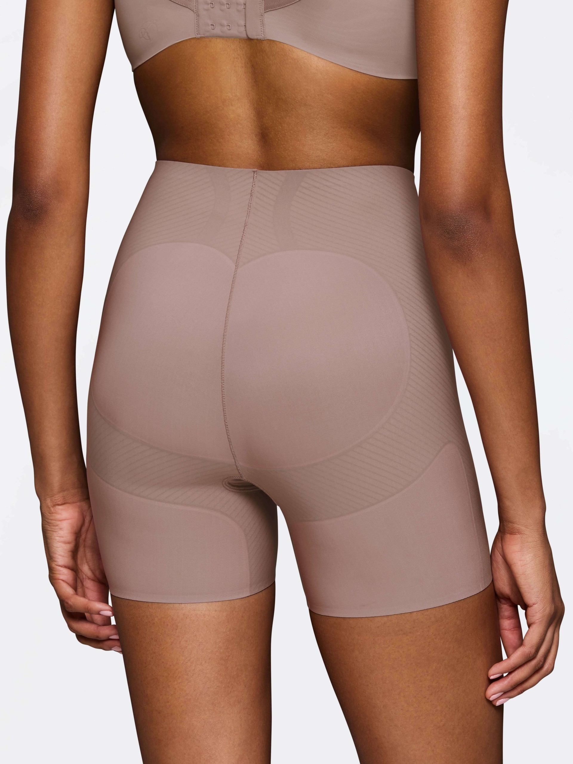 CINTA TRIUMPH BMU ILLUSION CURVE HW SHORT